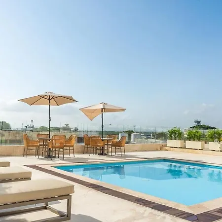 Sunset Studio, Sea Balcony, Piscina, 5-min Airport *